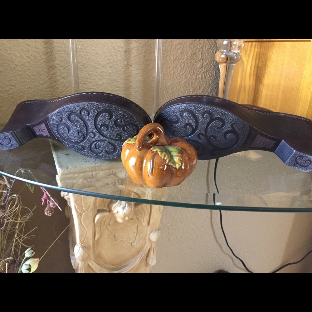 Shoes - Picture 2 of 3